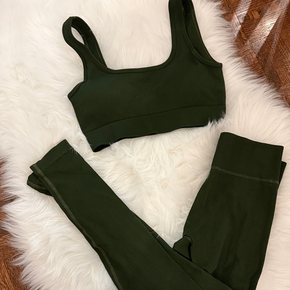 Amazon Essentials Dark Green Sports Bra and leggings set